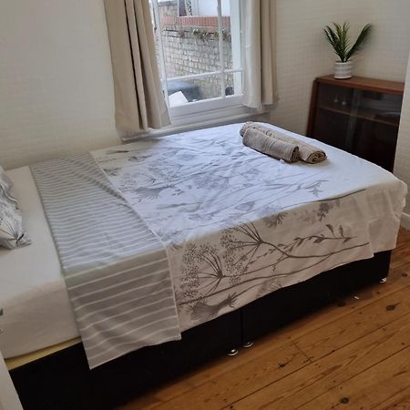 Refurbished Double Bedroom Londres Extérieur photo